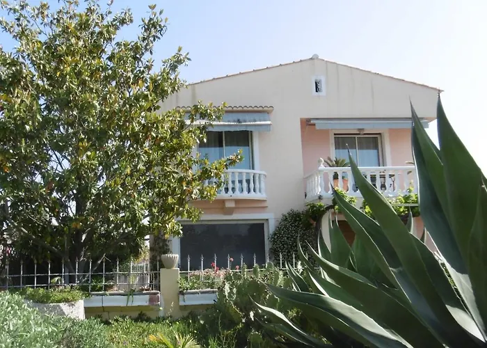 Rez De Chaussee Studio Climatise Dans Villa