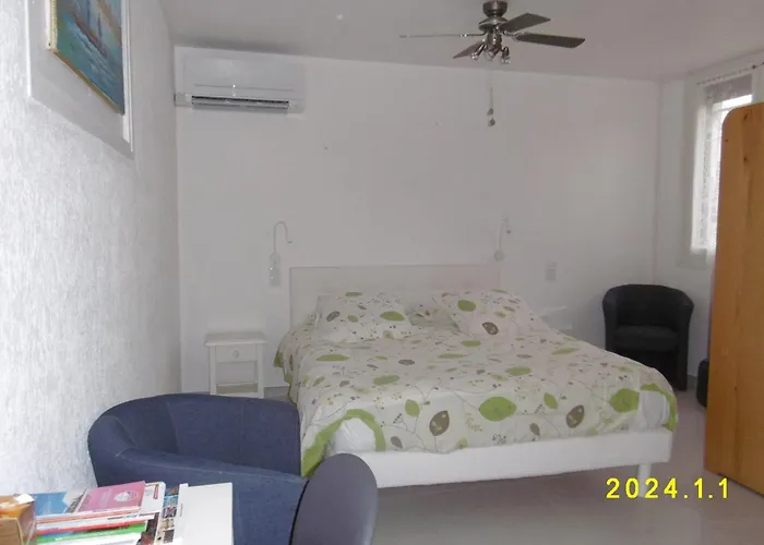 Rez De Chaussee Studio Climatise Dans Villa
