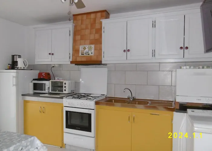 Rez De Chaussee Studio Climatise Dans Villa