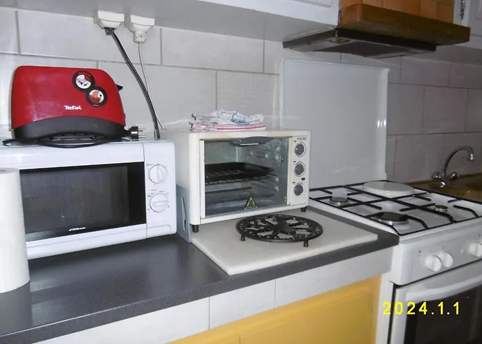 Rez De Chaussee Studio Climatise Dans Villa